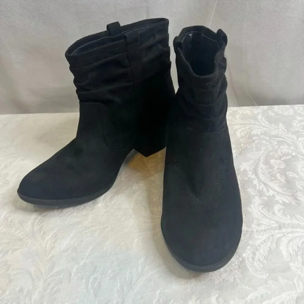 Arizona Jeans Black Scrunch Ankle Heeled Bootie Size 10‎